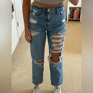 Women’s American Eagle Mom Jeans (size 2)